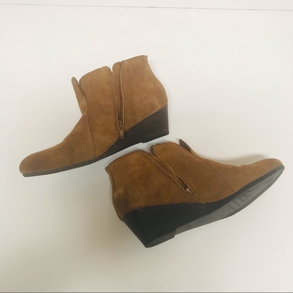 Nicole Camel Brown Pat Wedge Bootie size 8 - Picture 2 of 16